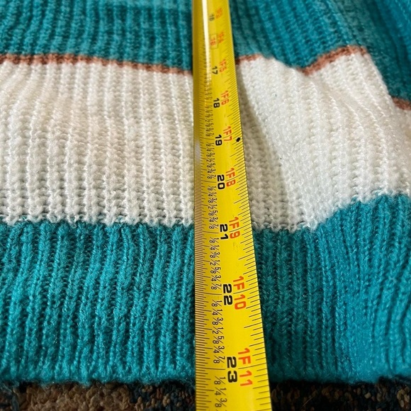 Roxy Soft and warm striped sweater in white and green, featuring a relax… - Picture 5 of 5